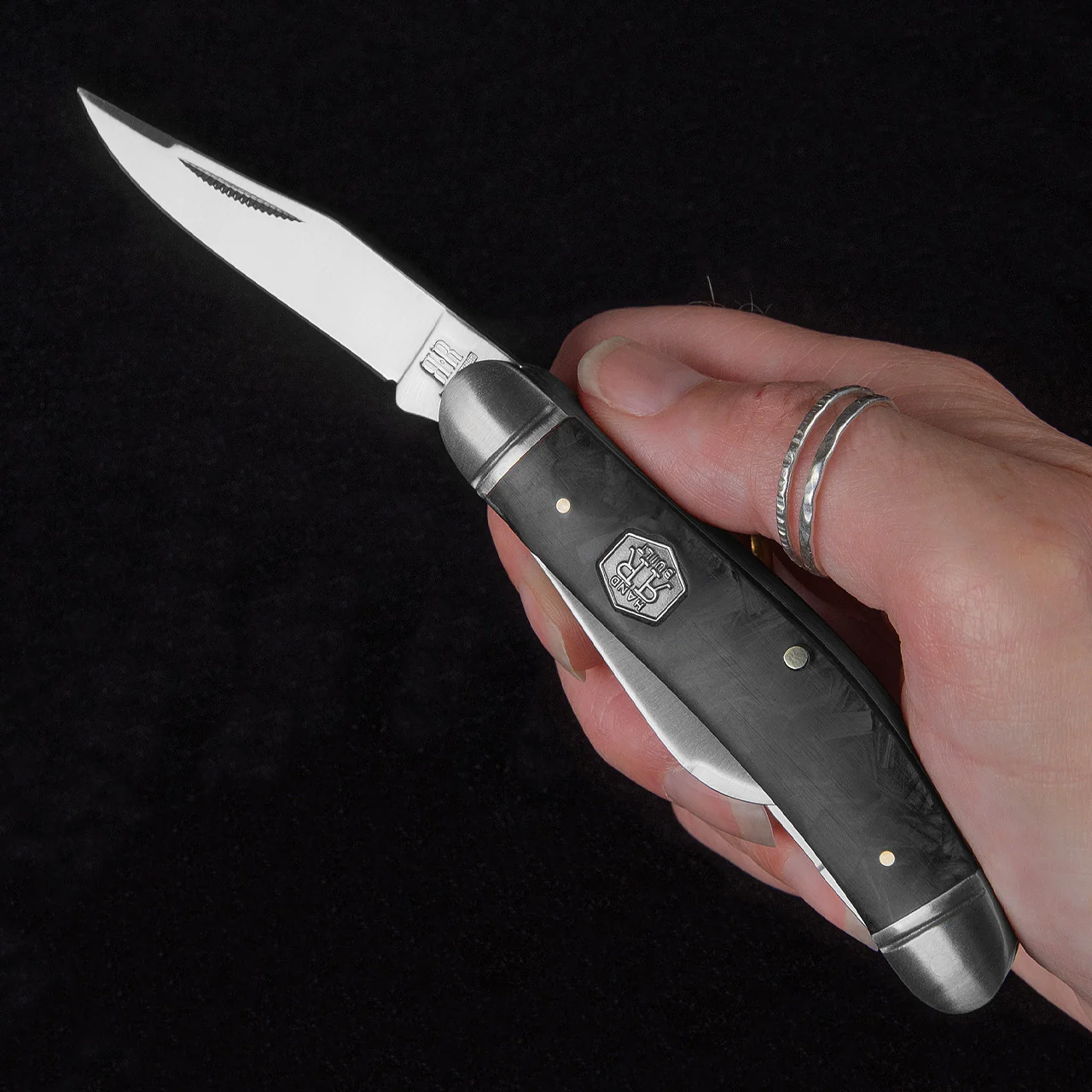 Rough Ryder Midnight Ice Sowbelly (RR1996) is a classic folding pocket knife - Image 4